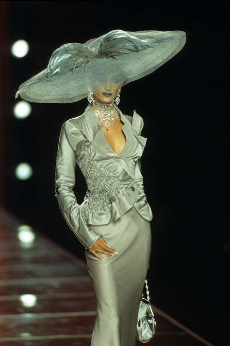 dior fall 2000 couture|christian dior collection 2000.